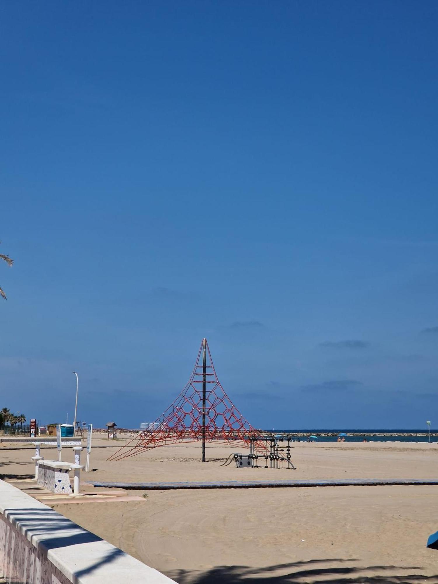 Apartamento Barbacoa, Piscina Y Playa プエブラ・ド・ファルナルス エクステリア 写真