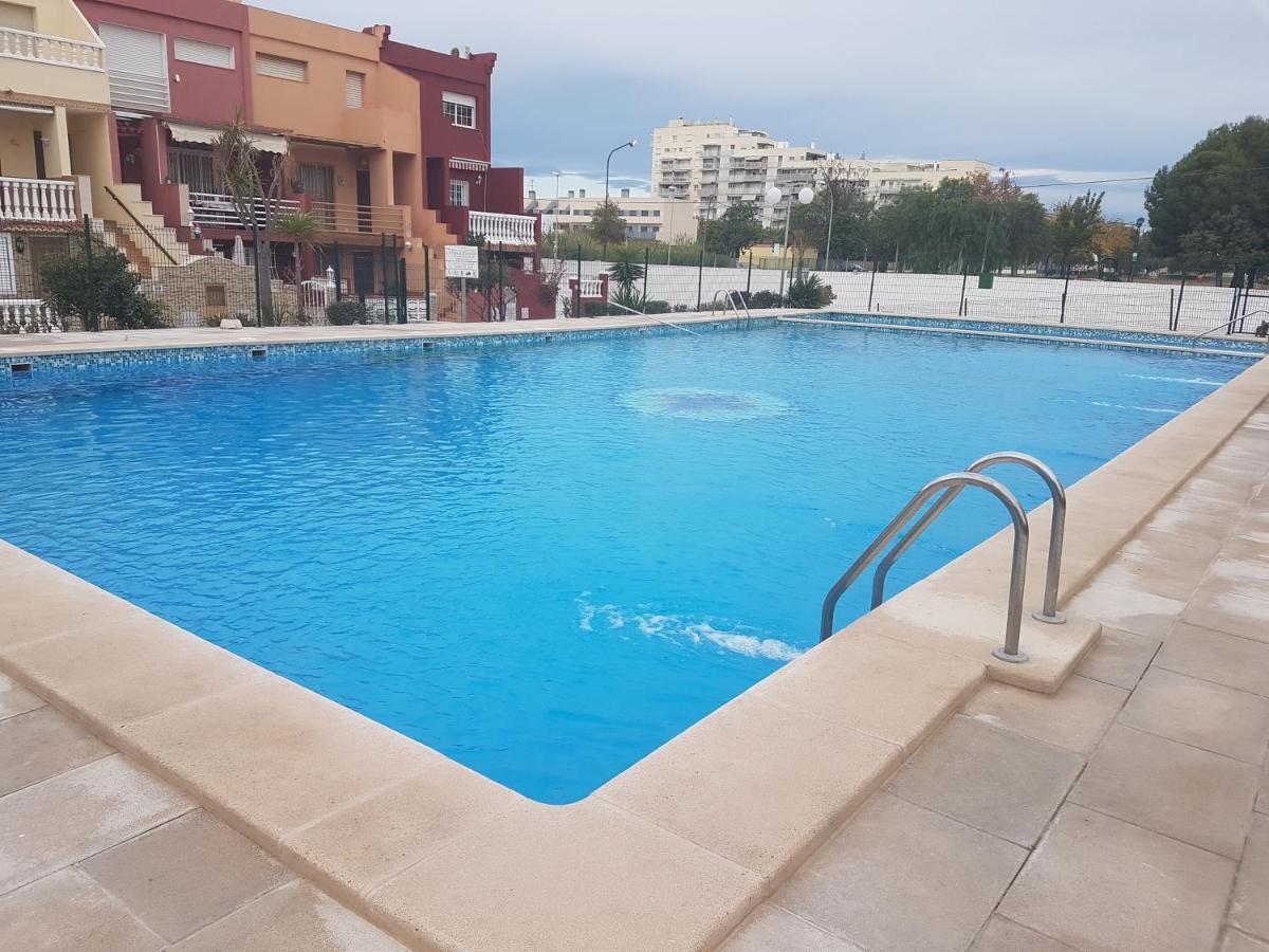 Apartamento Barbacoa, Piscina Y Playa プエブラ・ド・ファルナルス エクステリア 写真